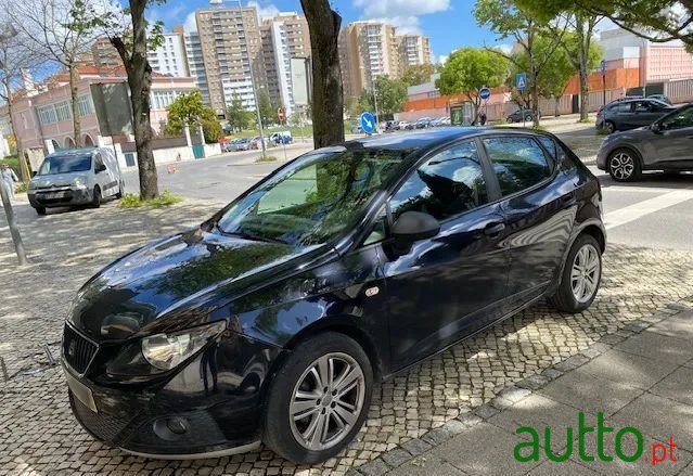 2011' SEAT Ibiza photo #1