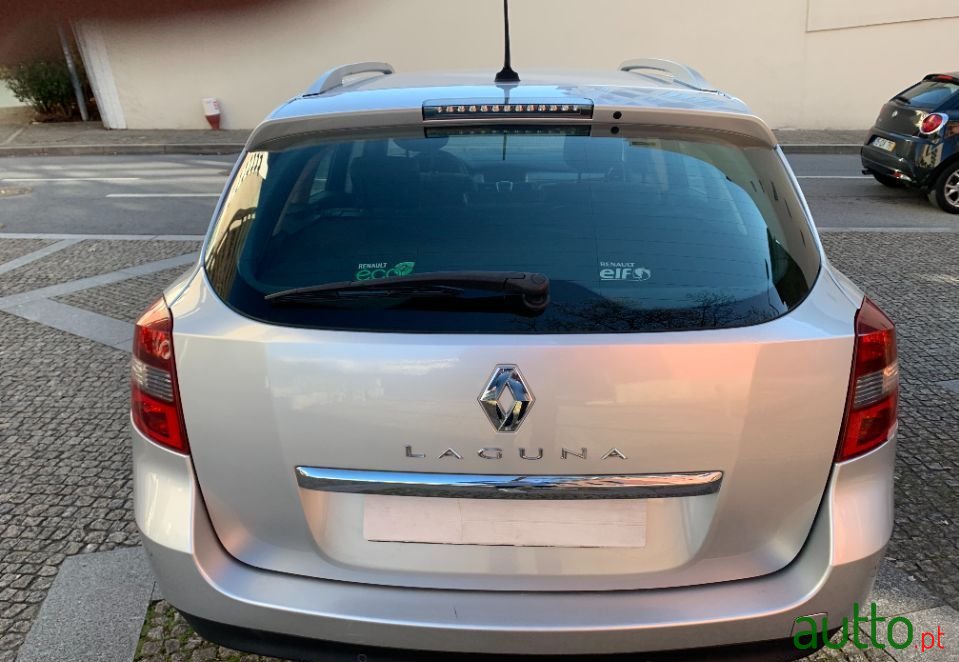 2011' Renault Laguna Break photo #5