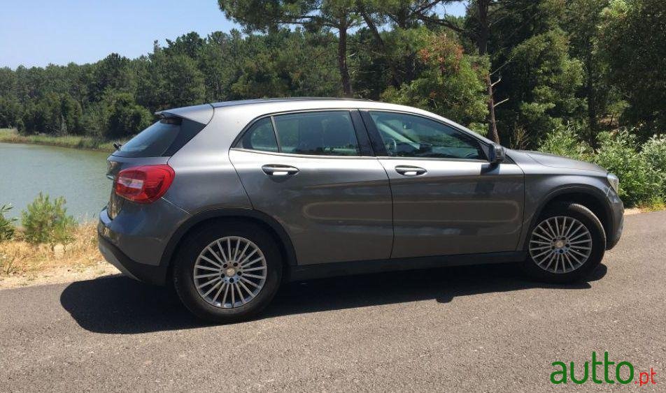 2016' Mercedes-Benz Gla-180 Style photo #3