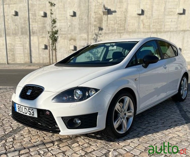 2010' SEAT Leon photo #3