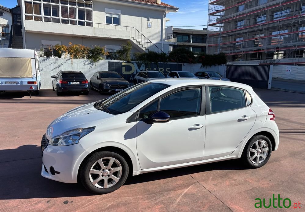 2015' Peugeot 208 Puretech 68 Like photo #2