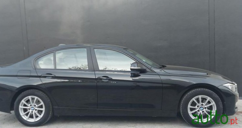 2015' BMW 318 photo #2