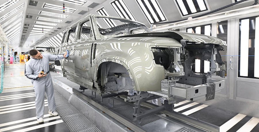 JLR begins to pay suppliers as it restarts IT systems following hack