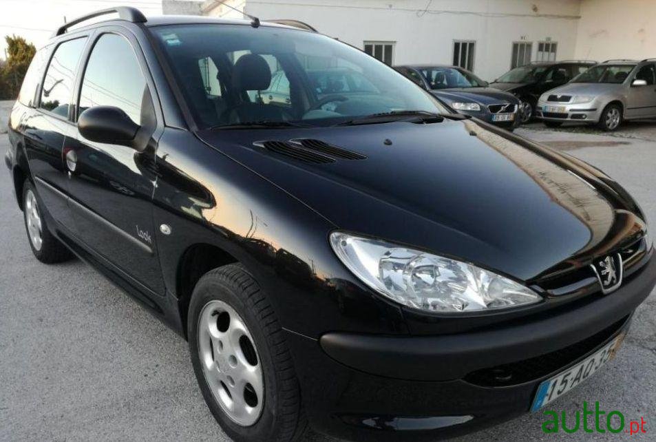 2005' Peugeot 206-Sw 1.1 Look Ii photo #2