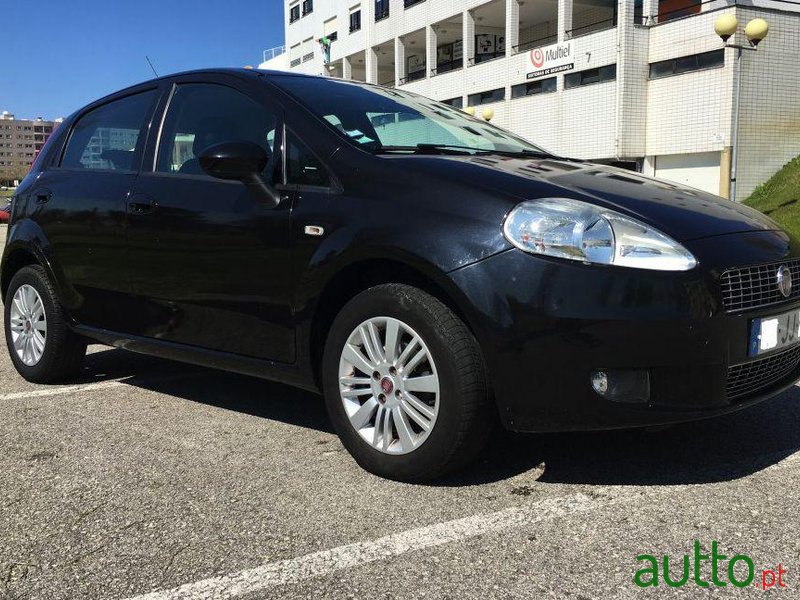 2010' Fiat Grande Punto 1.2 Free J15 photo #2