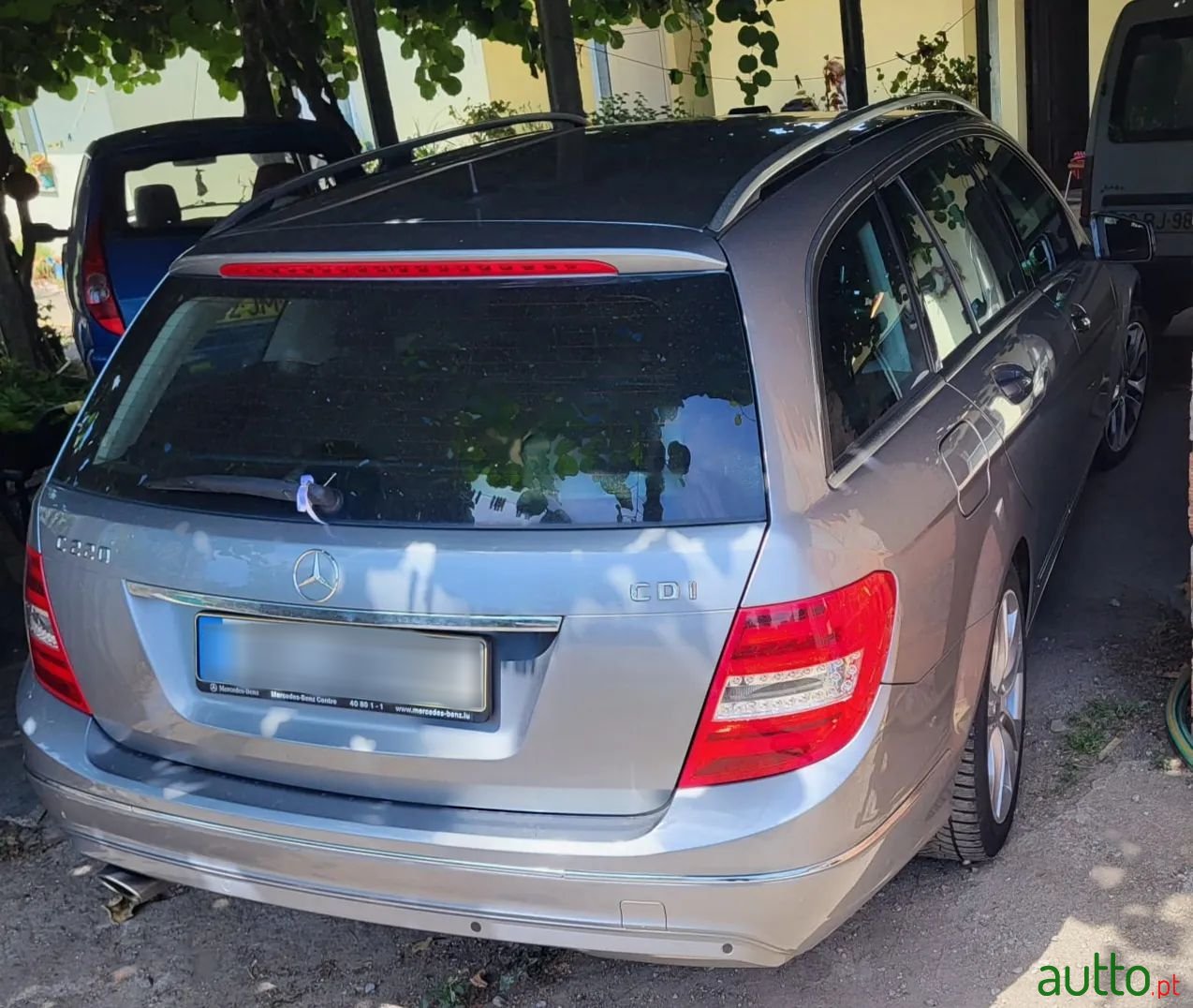 2011' Mercedes-Benz C-220 photo #2