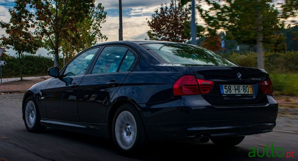 2009' BMW 320 E90 photo #3