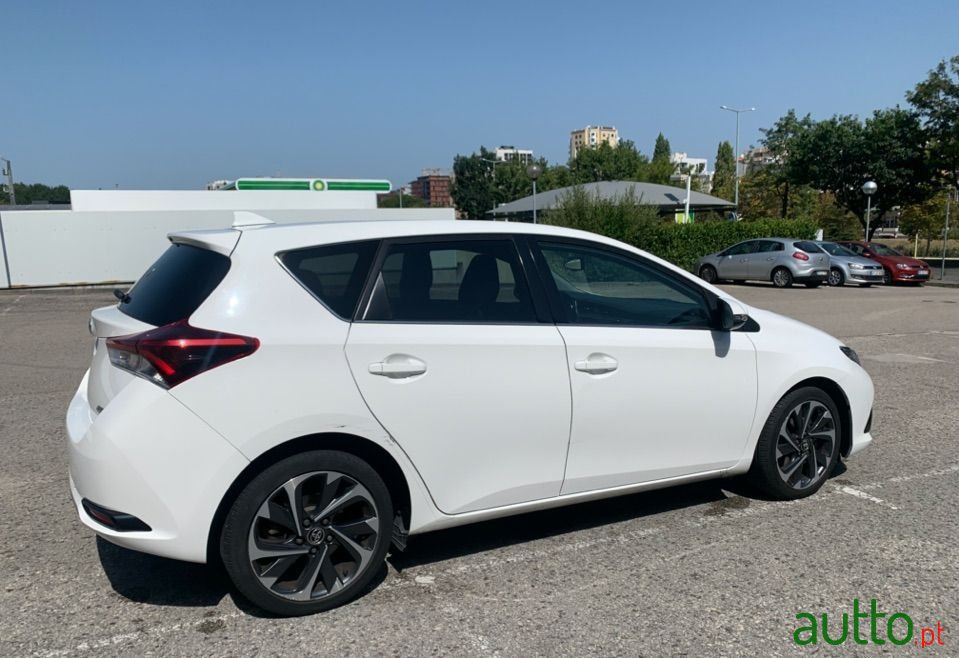 2016' Toyota Auris Sport photo #3