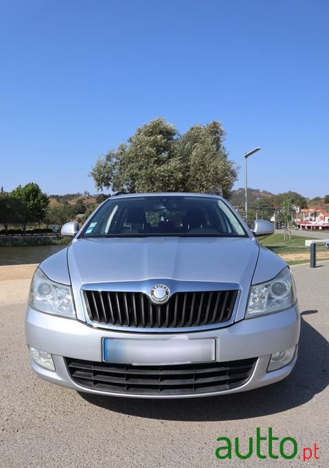2009' Skoda Octavia photo #2