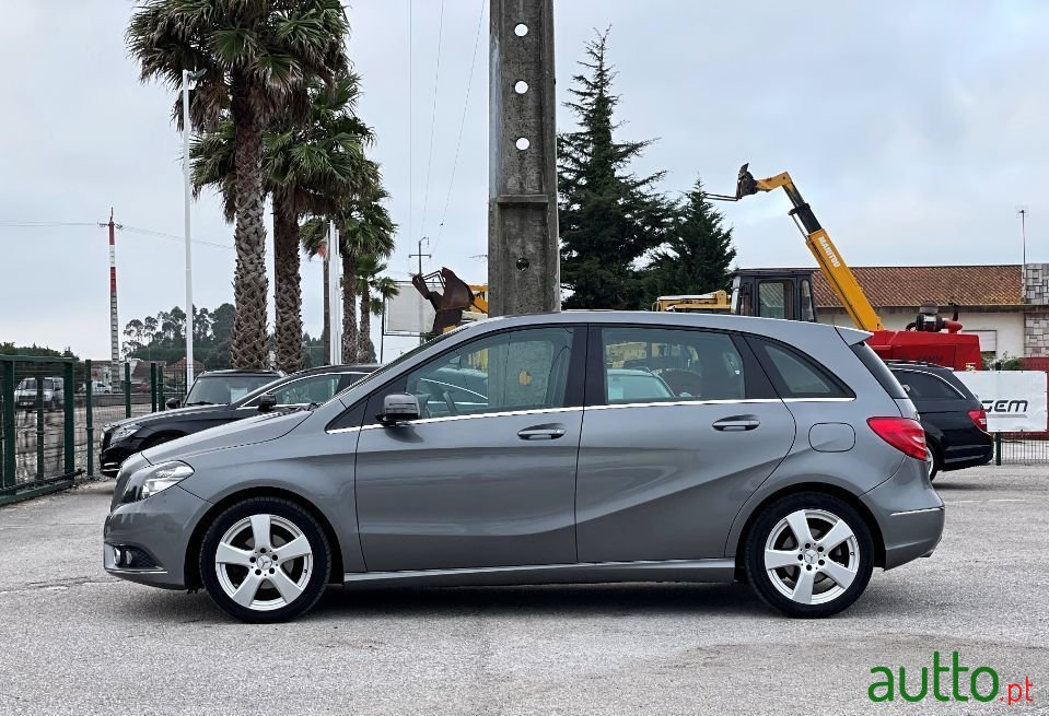 2012' Mercedes-Benz B-180 photo #6