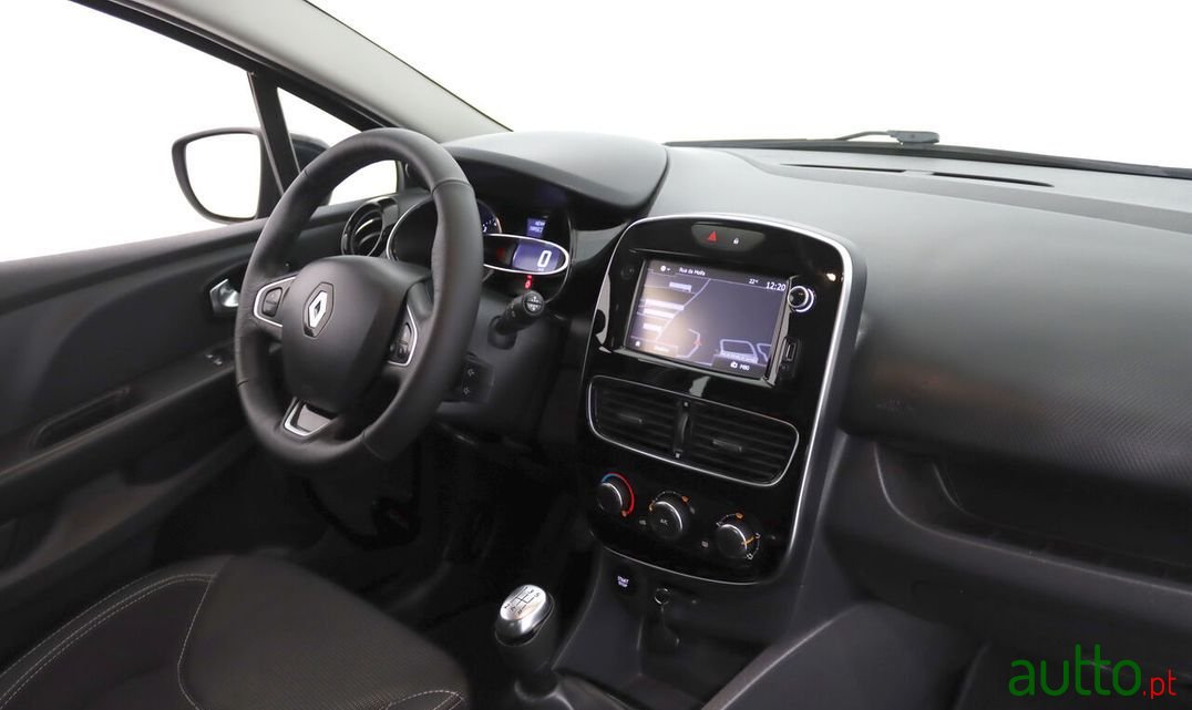 2017' Renault Clio Sport Tourer photo #5