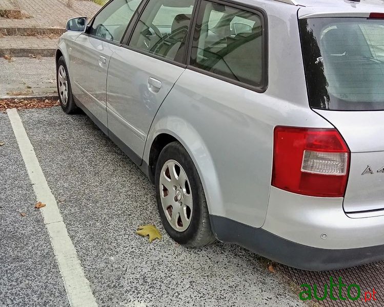 2002' Audi A4 Avant photo #2