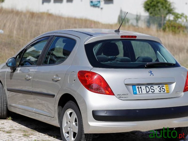 2007' Peugeot 207 1.4 16V Sport photo #2
