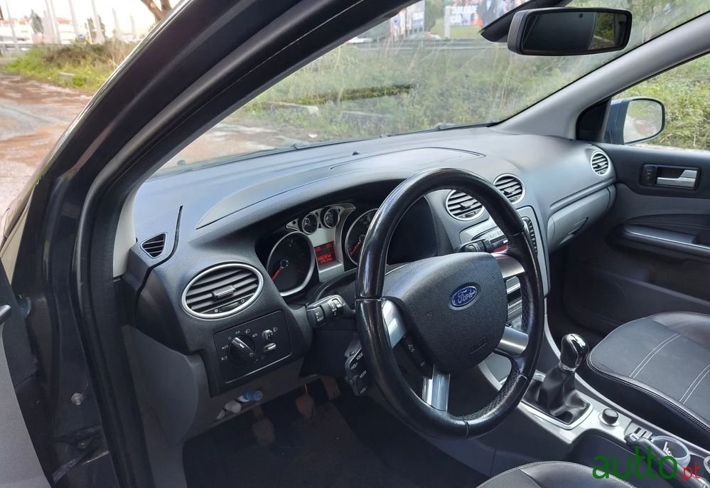 2009' Ford Focus Sw photo #6