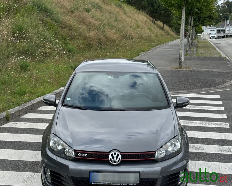 2010' Volkswagen Golf 2.0 Gti photo #3