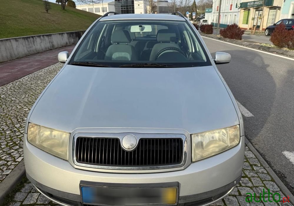 2002' Skoda Fabia photo #2