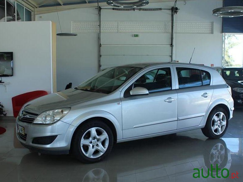 2008' Opel Astra 1.3 Cdti Edition photo #2
