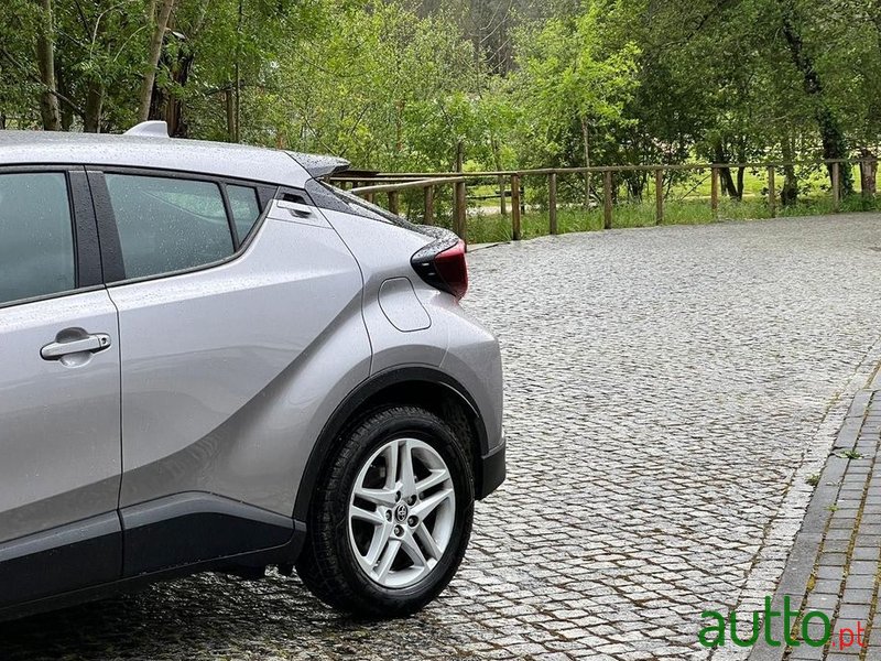 2020' Toyota C-HR photo #4