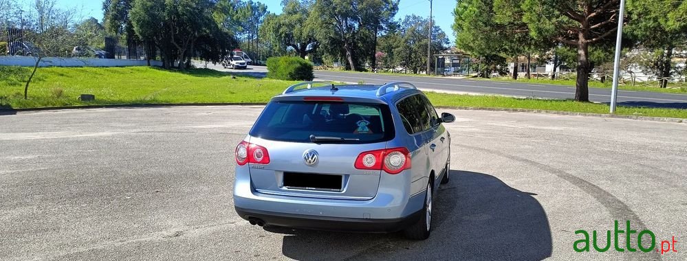 2009' Volkswagen Passat Variant photo #2
