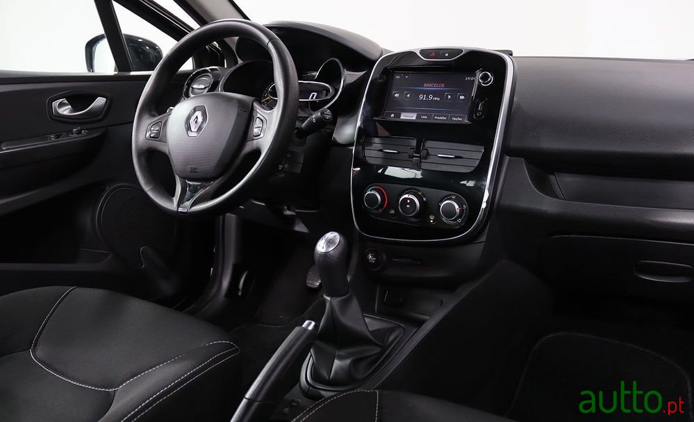 2015' Renault Clio photo #6
