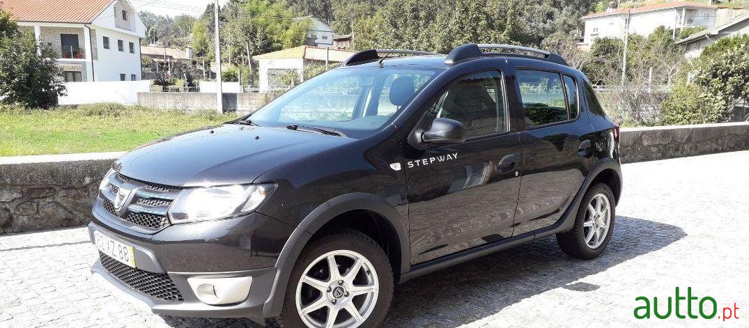 2013' Dacia Sandero photo #2