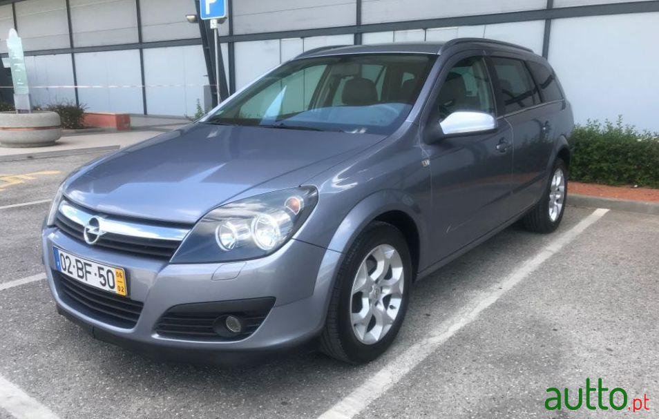 2006' Opel Astra Caravan photo #4