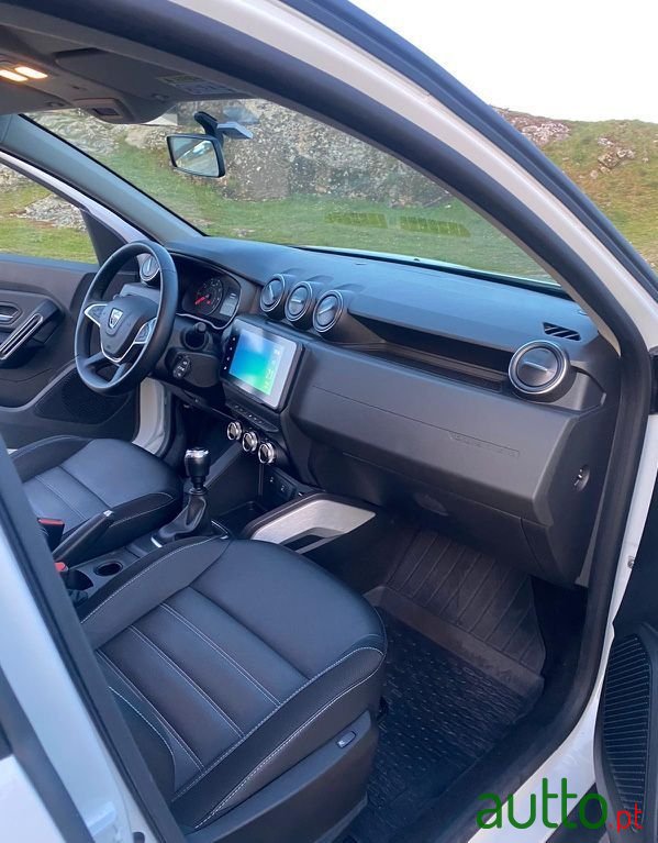 2022' Dacia Duster 1.5 Blue Dci Prestige photo #5