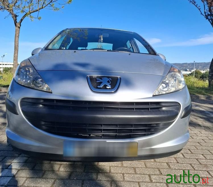 2006' Peugeot 207 1.4 Hdi Urban photo #1
