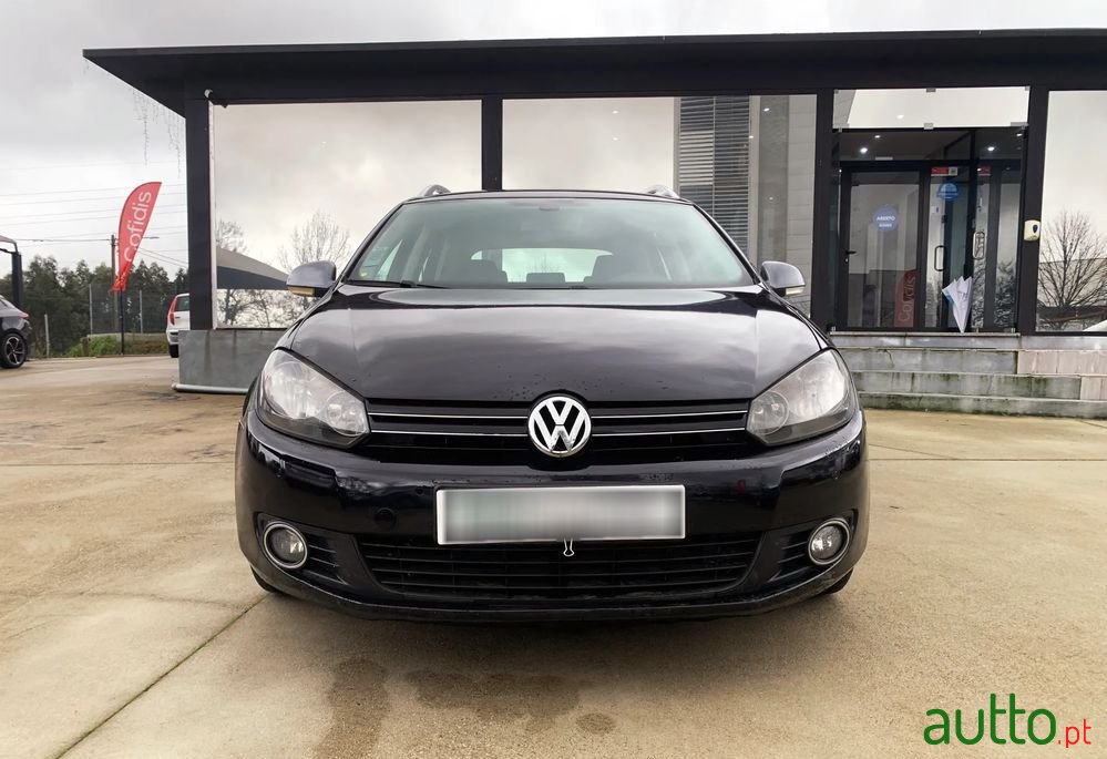 2010' Volkswagen Golf Variant photo #2