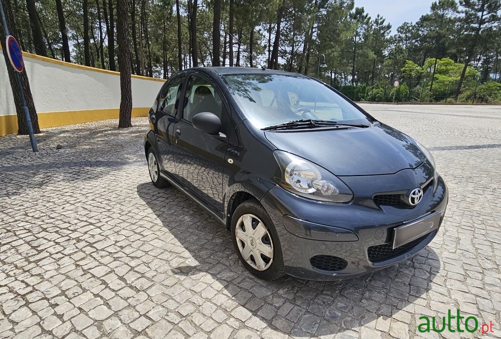 2010' Toyota Aygo 1.0 + Ac photo #4