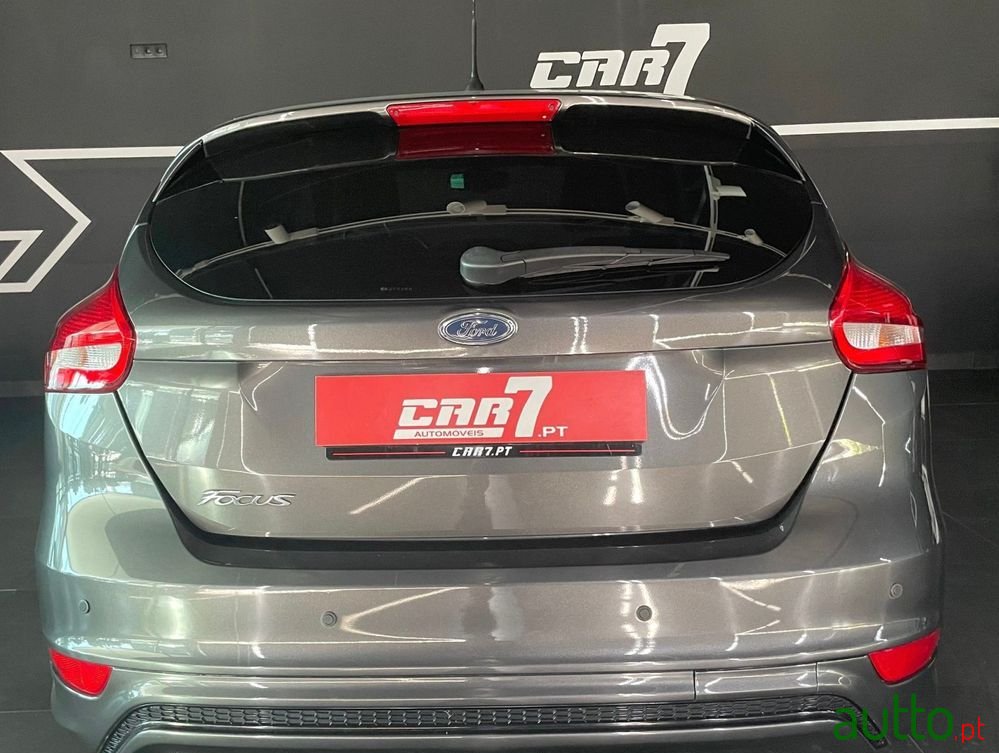 2017' Ford Focus photo #5