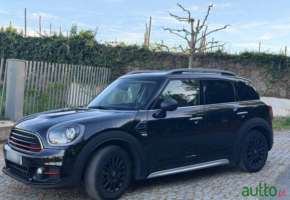 2018' MINI Countryman One D photo #2