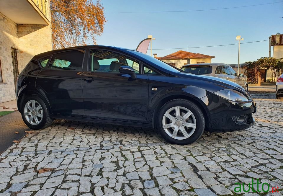 2007' SEAT Leon photo #5