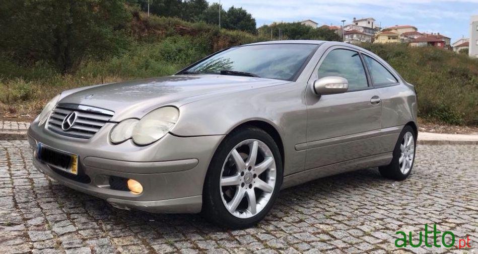 2004' Mercedes-Benz C-220 photo #3
