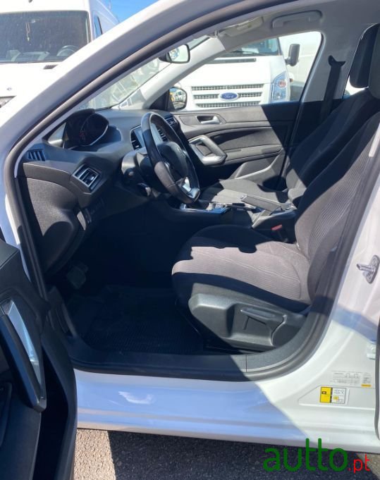 2016' Peugeot 308 photo #4