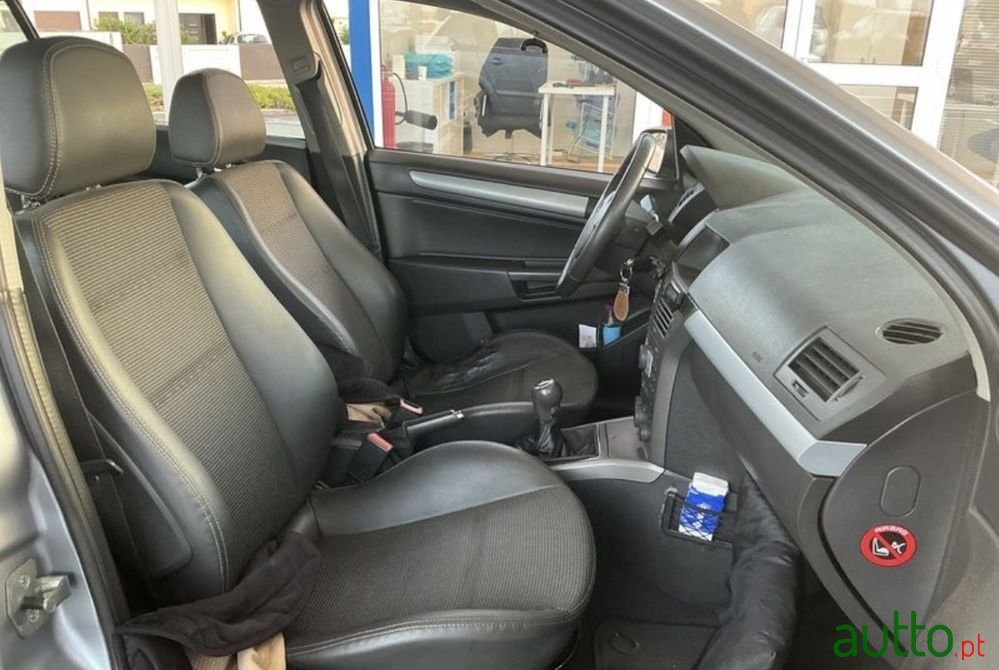 2006' Opel Astra 1.3 Cdti Cosmo photo #3