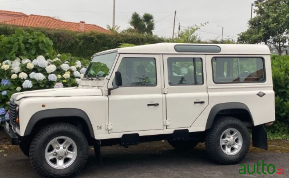 1998' Land Rover Defender photo #1