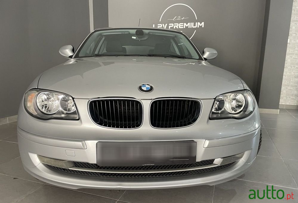 2010' BMW Série 1 I photo #4