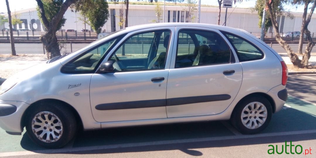 2001' Citroen Xsara Picasso photo #1