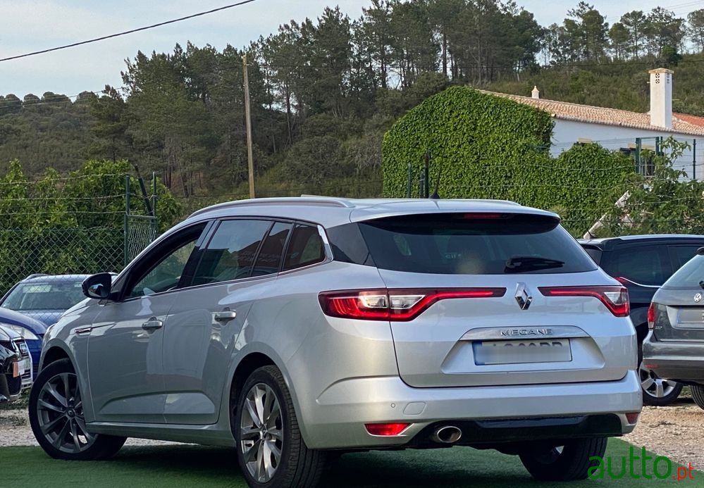 2017' Renault Megane Sport Tourer photo #3
