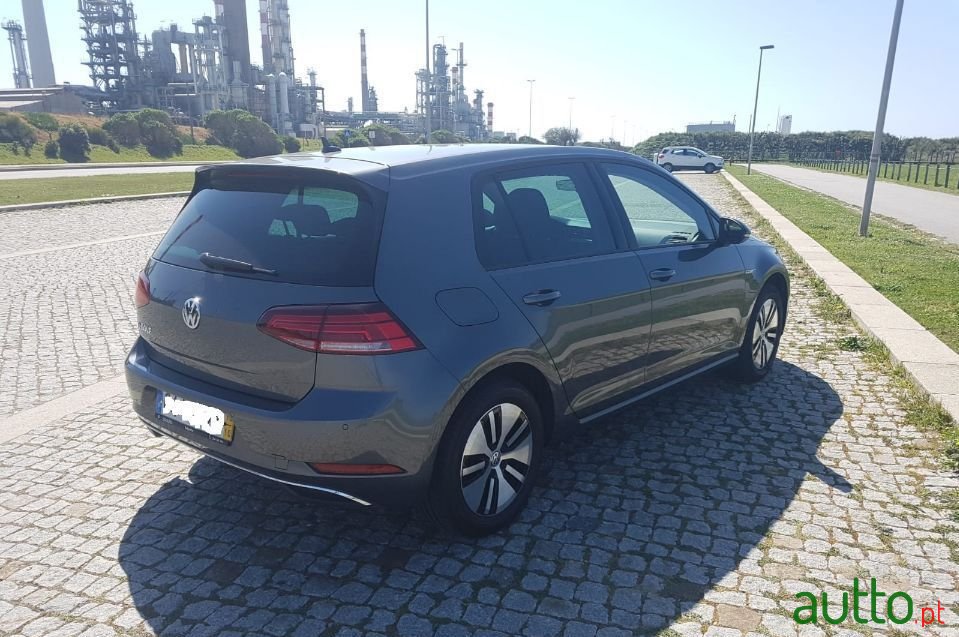 2018' Volkswagen E-Golf photo #3
