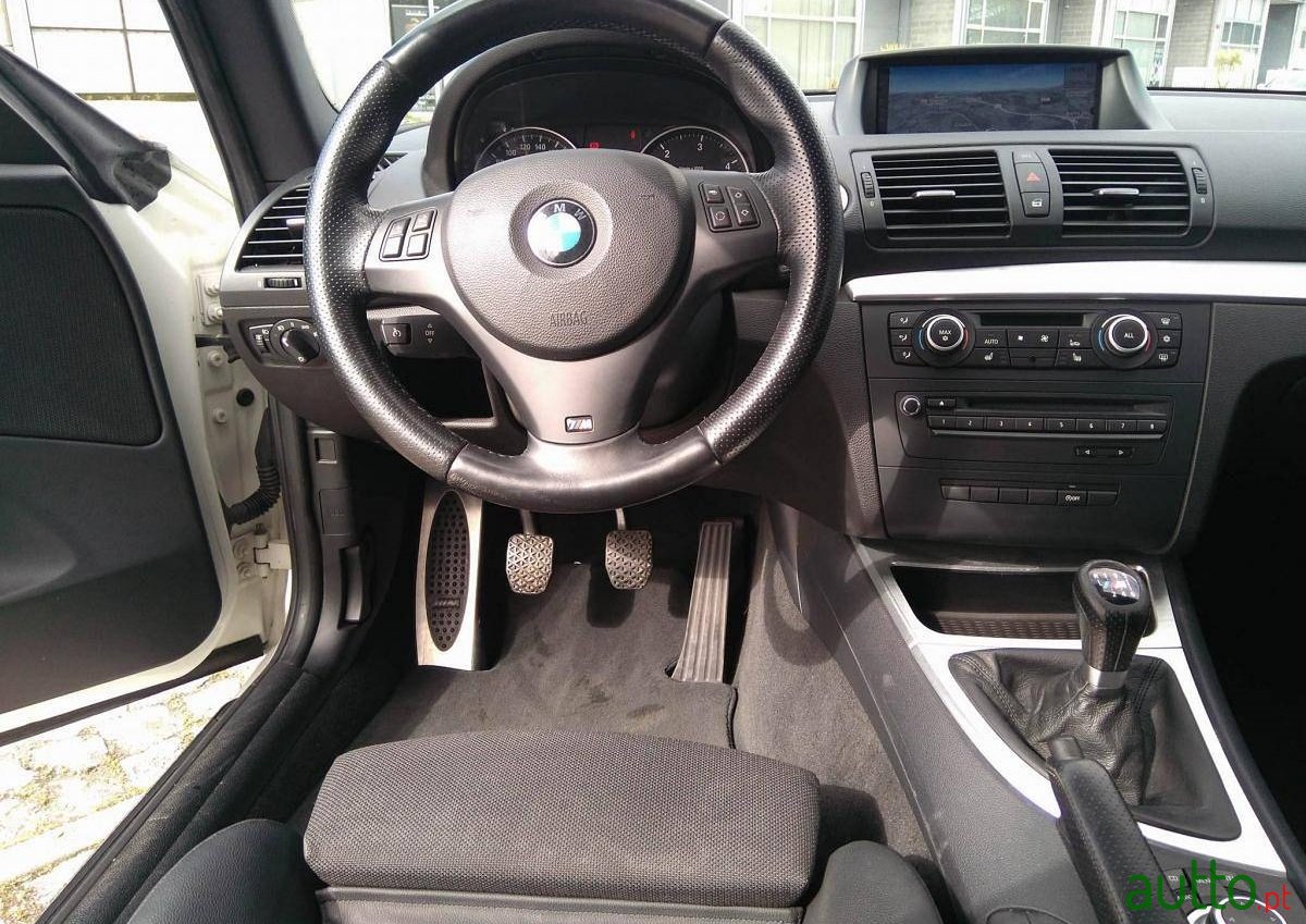 2010' BMW 120 d Pack M Coupé photo #4