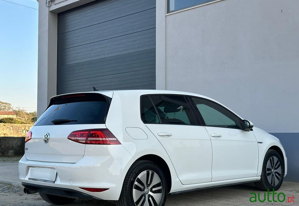 2015' Volkswagen Golf photo #2