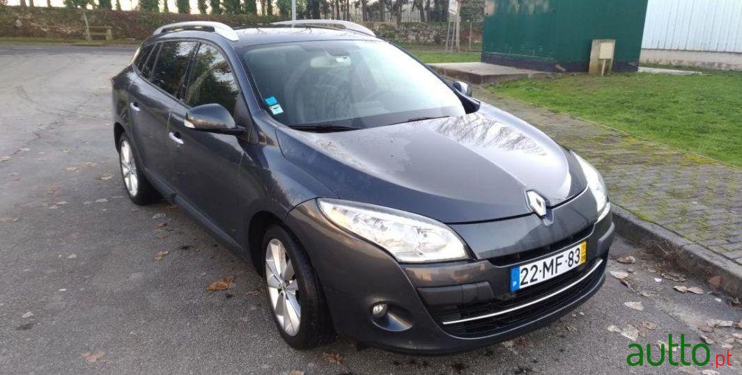 2011' Renault Megane Sport Tourer photo #1