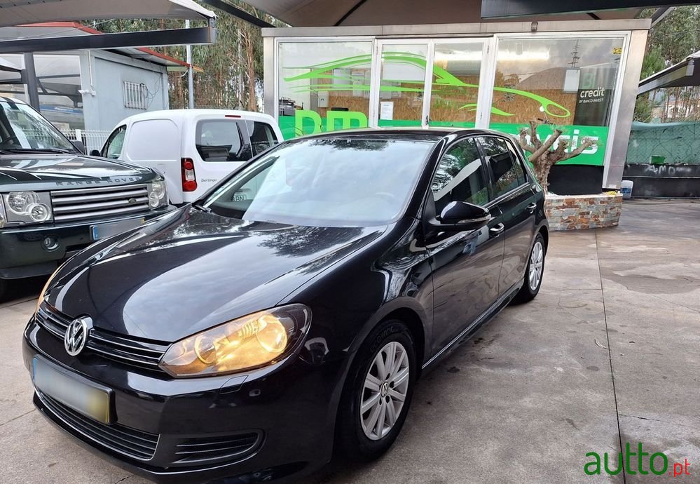 2011' Volkswagen Golf photo #4