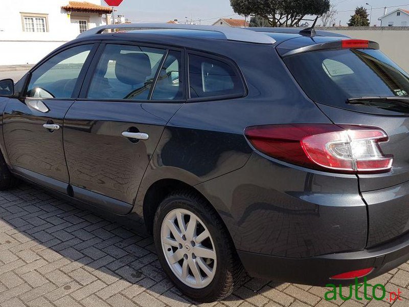 2010' Renault Mégane Sport Tourer 1.5 Dci photo #2