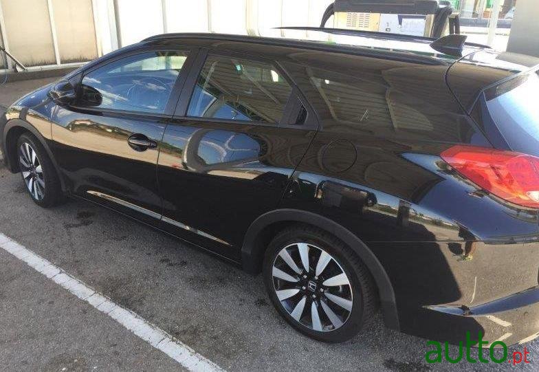 2015' Honda Civic Tourer photo #3