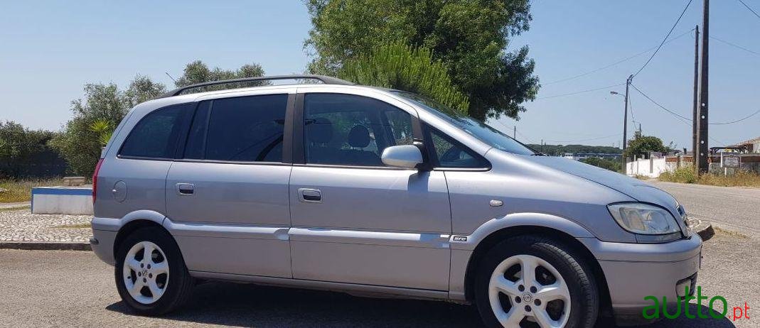 2004' Opel Zafira 2.0 Dti Life photo #2
