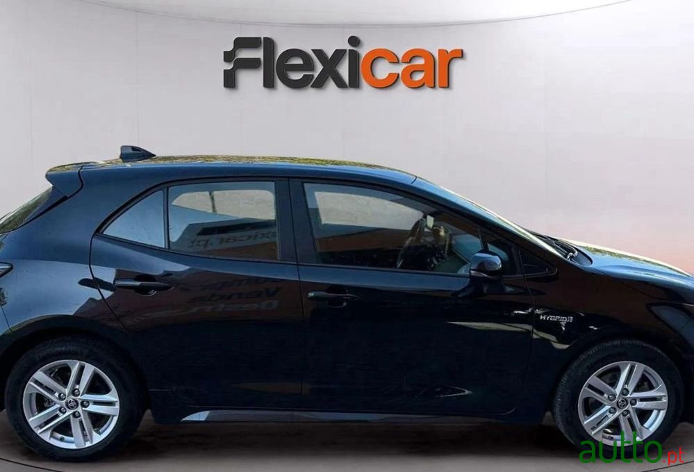 2021' Toyota Corolla photo #2