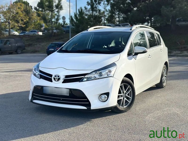 2016' Toyota Verso photo #1